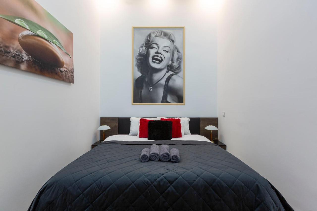 Exclusive Marilyn In The Heart Of Appartamento Budapest
